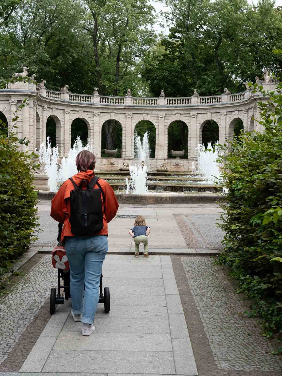 monument in Volkspark entrance.