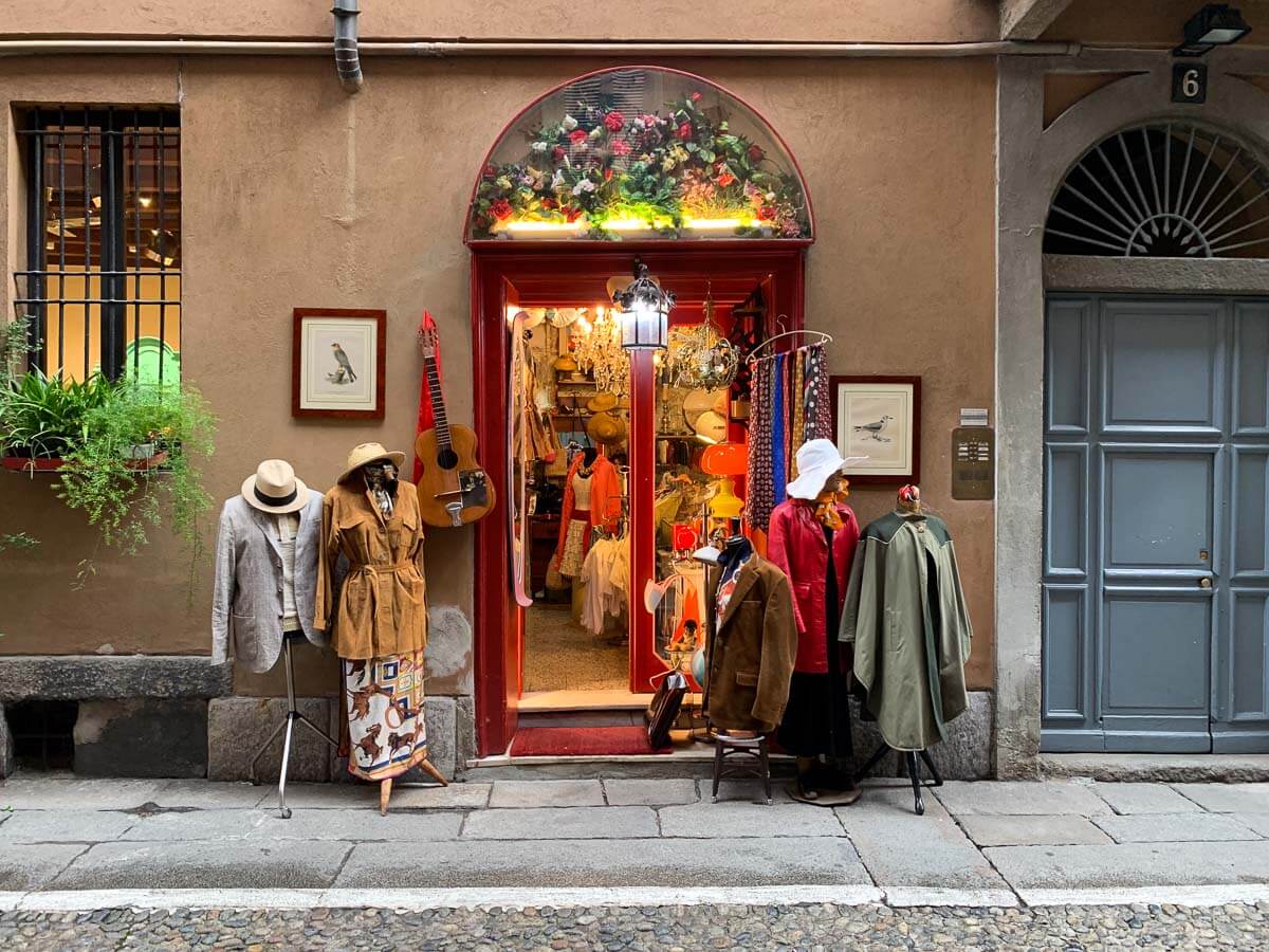 vintage stores in Brera.