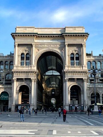 Galleria Vittorio Emmanuelle entrance.