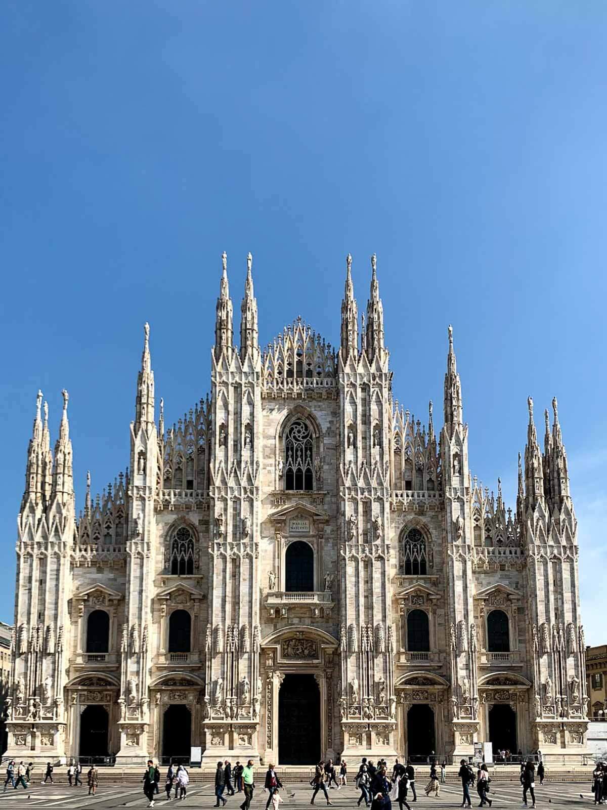 Front view of the Milan Duomo.