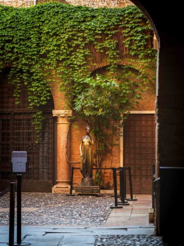 Ivy-covered arch near Juliet’s courtyard.